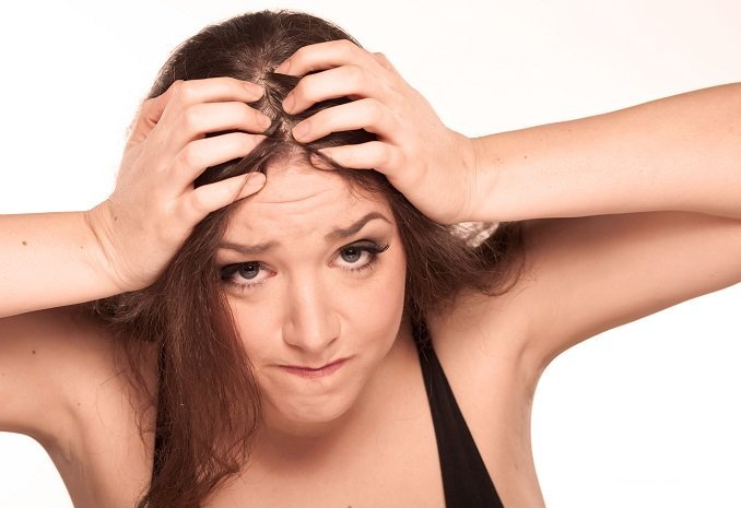 У женщин диффузное поредение волос на голове часто связано с повышенным уровнем тестостерона