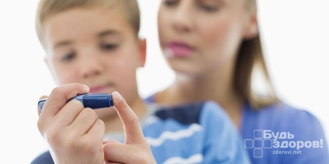 При сахарном диабете ребенку следует научиться самостоятельно определять уровень глюкозы в крови