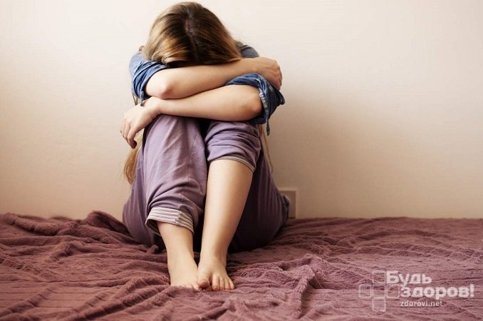 Одним из симптомов пониженного уровня ТС у женщины является депрессивное состояние