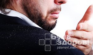 От чего появляется перхоть?